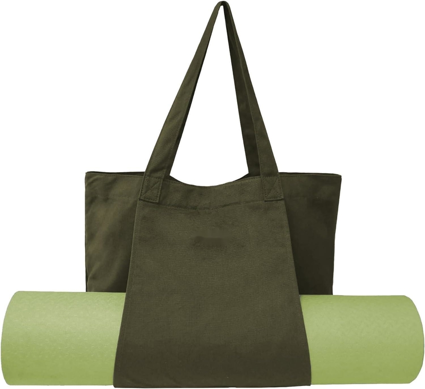 Gros sac de sport en coton de couleur verte avec chaussures