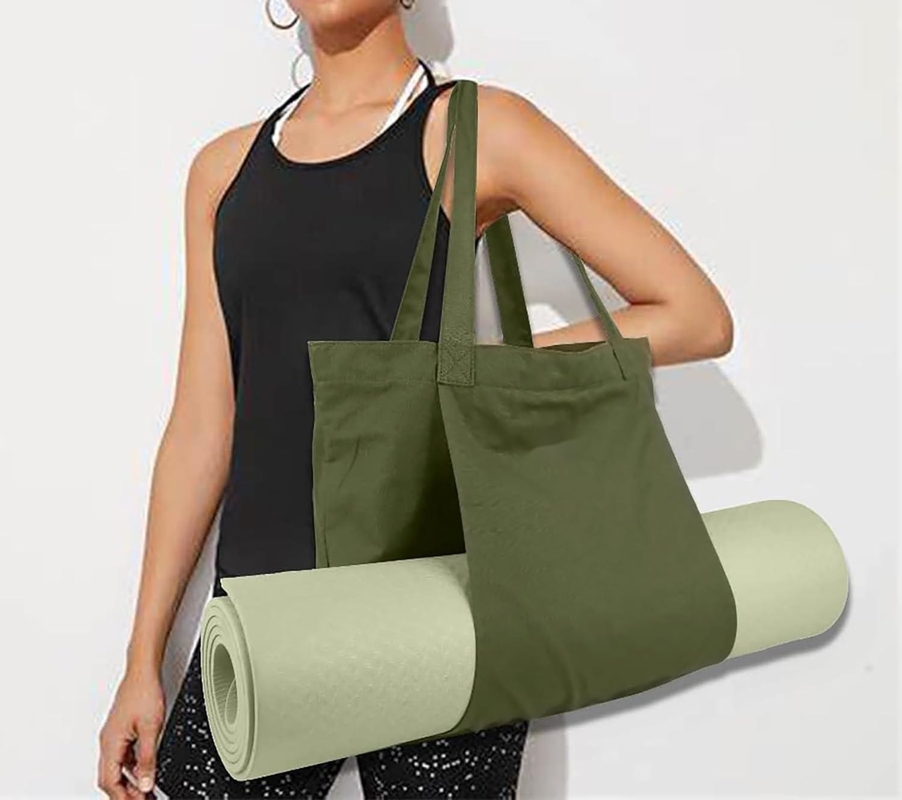 Gros sac de sport en coton de couleur verte avec chaussures